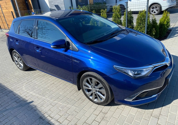 Toyota Auris cena 69300 przebieg: 155600, rok produkcji 2017 z Szczecin małe 79